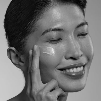 Medik8 Surface Radiance Cleanse video – uitleg over werking, voordelen en gebruik van de exfoliërende cleanser